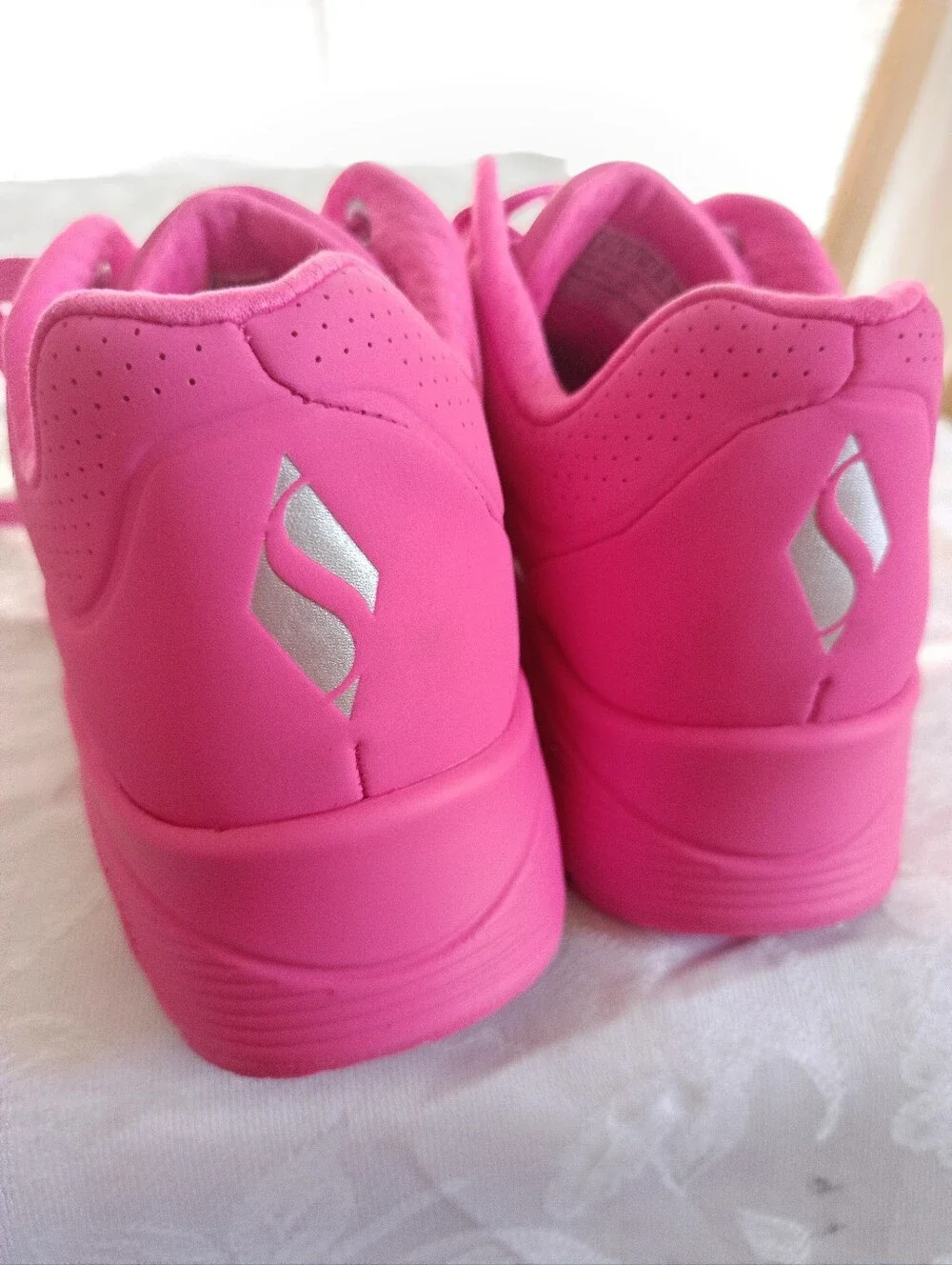 Skechers Uno Stand on Air- Cool Memory Foam Athletic Shoes Sneaker sz 9 Hot Pink